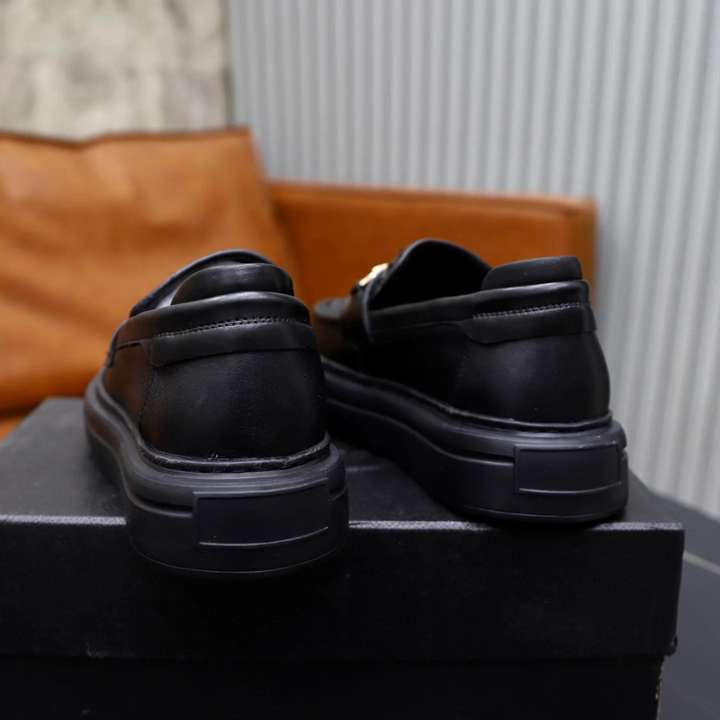 Ex-factory price: 500💰🙅‍♂️🙅‍♂️🙅‍♂️ Brand: PRADA Standard code: Men's code 38-44 (45 can be customized) Grade: Same style as the official website Original order quality Material: Original cowhide surface Comfortable lining Original outsole Style category: Men's fashionable casual leather shoes Distinguished big-name luxury elements Top luxury Color: Color of the actual picture